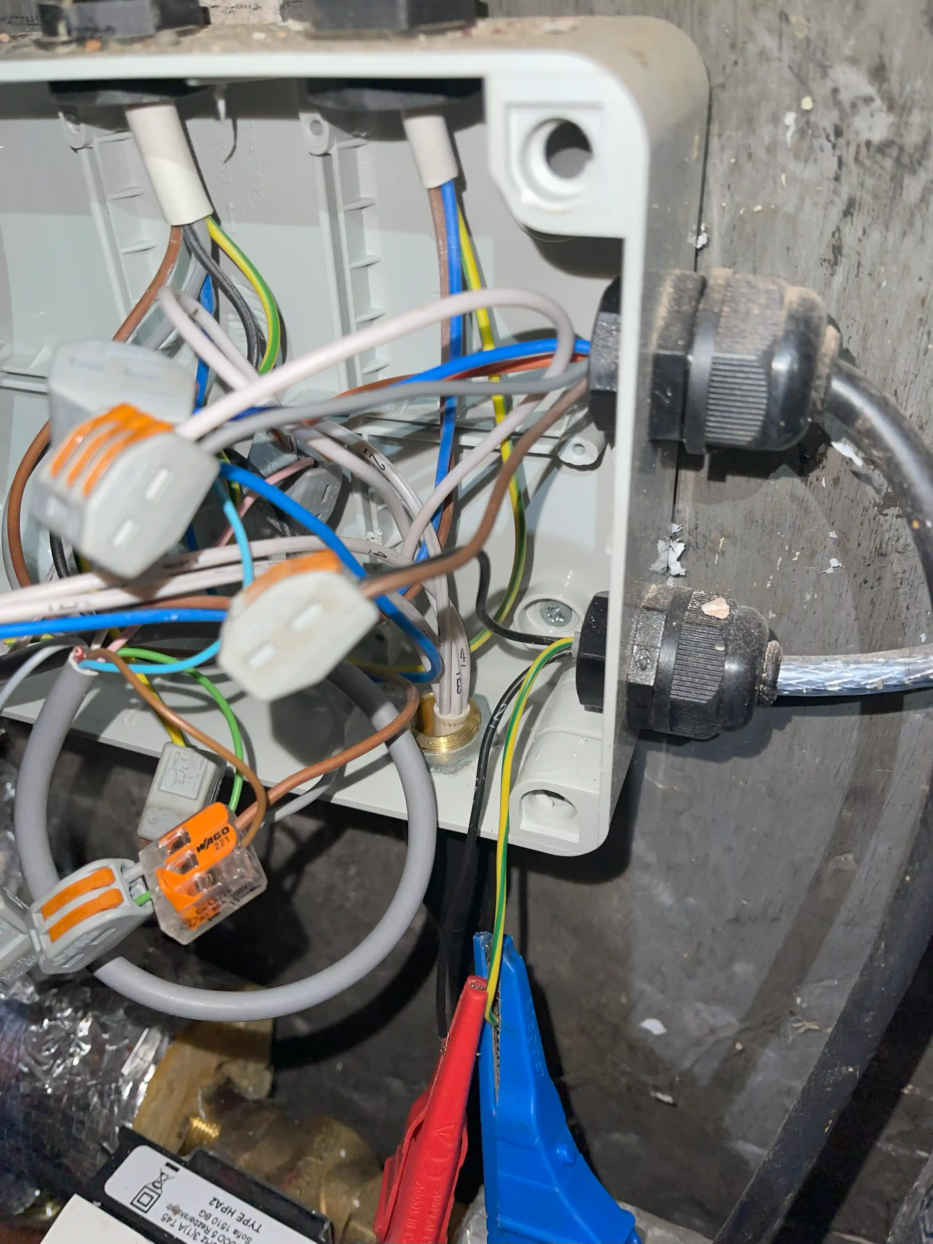 24 Hours Emergency Electrician near Chertsey